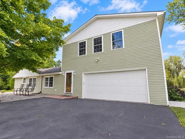 8 Acorn Drive, Montgomery, NY 12586