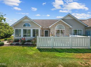 6018 Quarrys Edge Ln, Sylvania, OH 43560