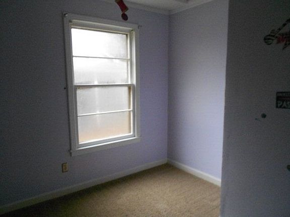 5th image of 322 S Center Dr