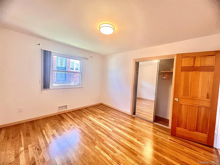 12-14 Utopia Pkwy — Photo 6