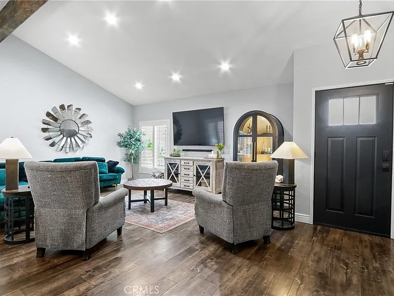 915 N Shaftesbury Ave — Photo 6