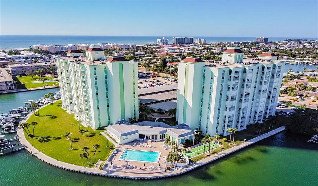 2 bed, 2.0 bath, 1365 sqft, $2,990 — Photo 3