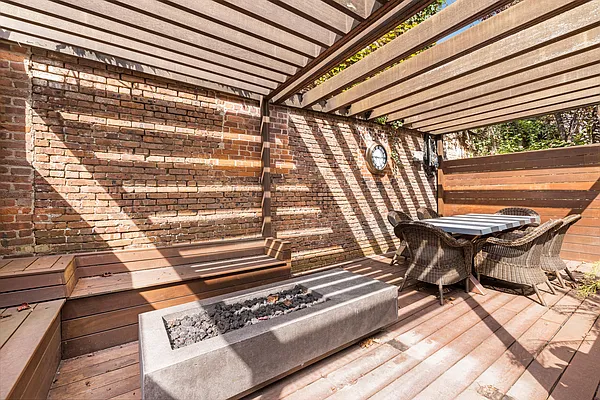 Sold by Compass | media 32