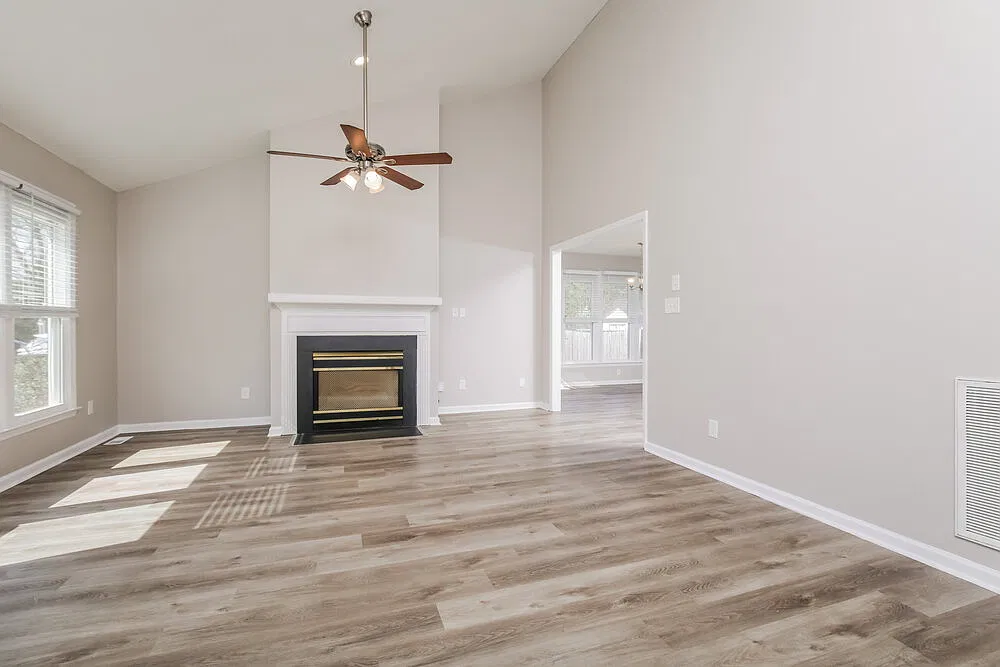 3 bed, 2.0 bath, 1309 sqft, $2,660 — Photo 3
