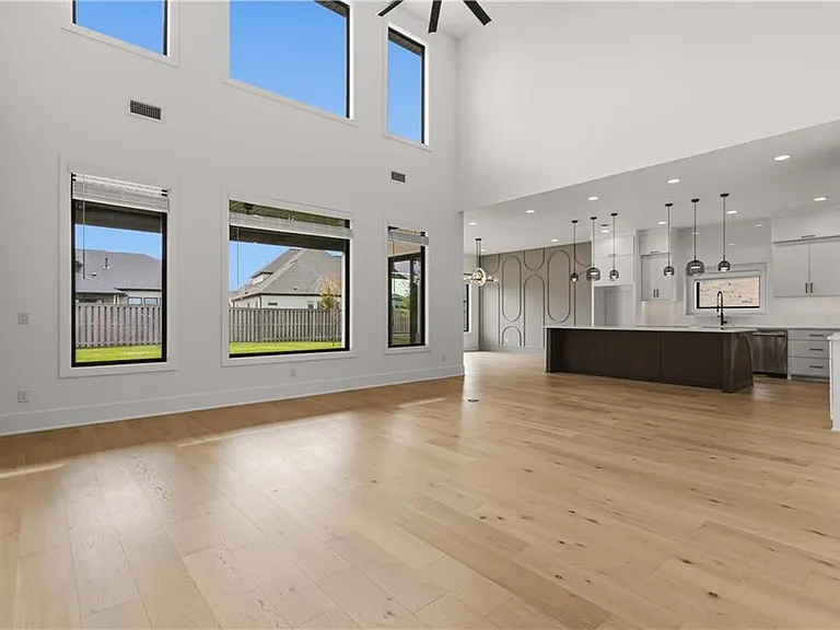 4413 S 88th St — Photo 3