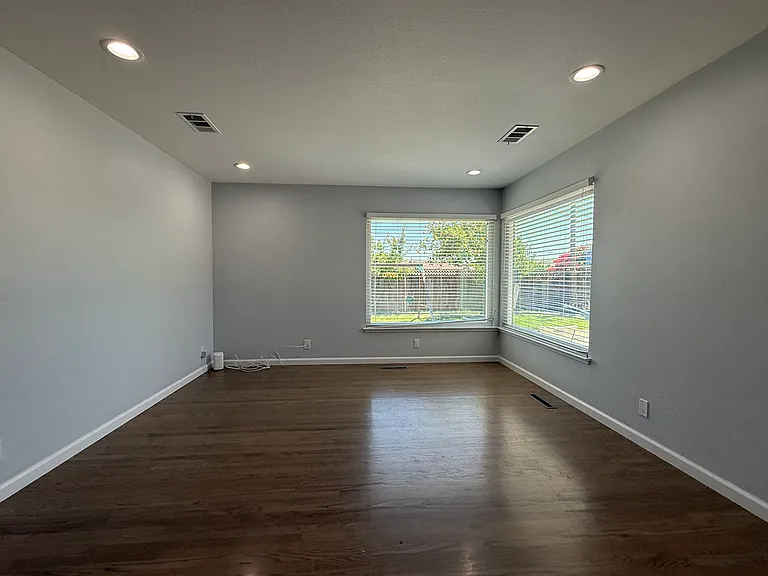 5376 Selma Ave — Photo 16