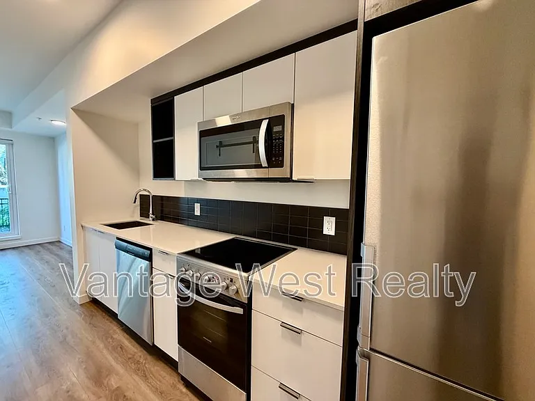 615 Rutland Rd N #101 — Photo 4