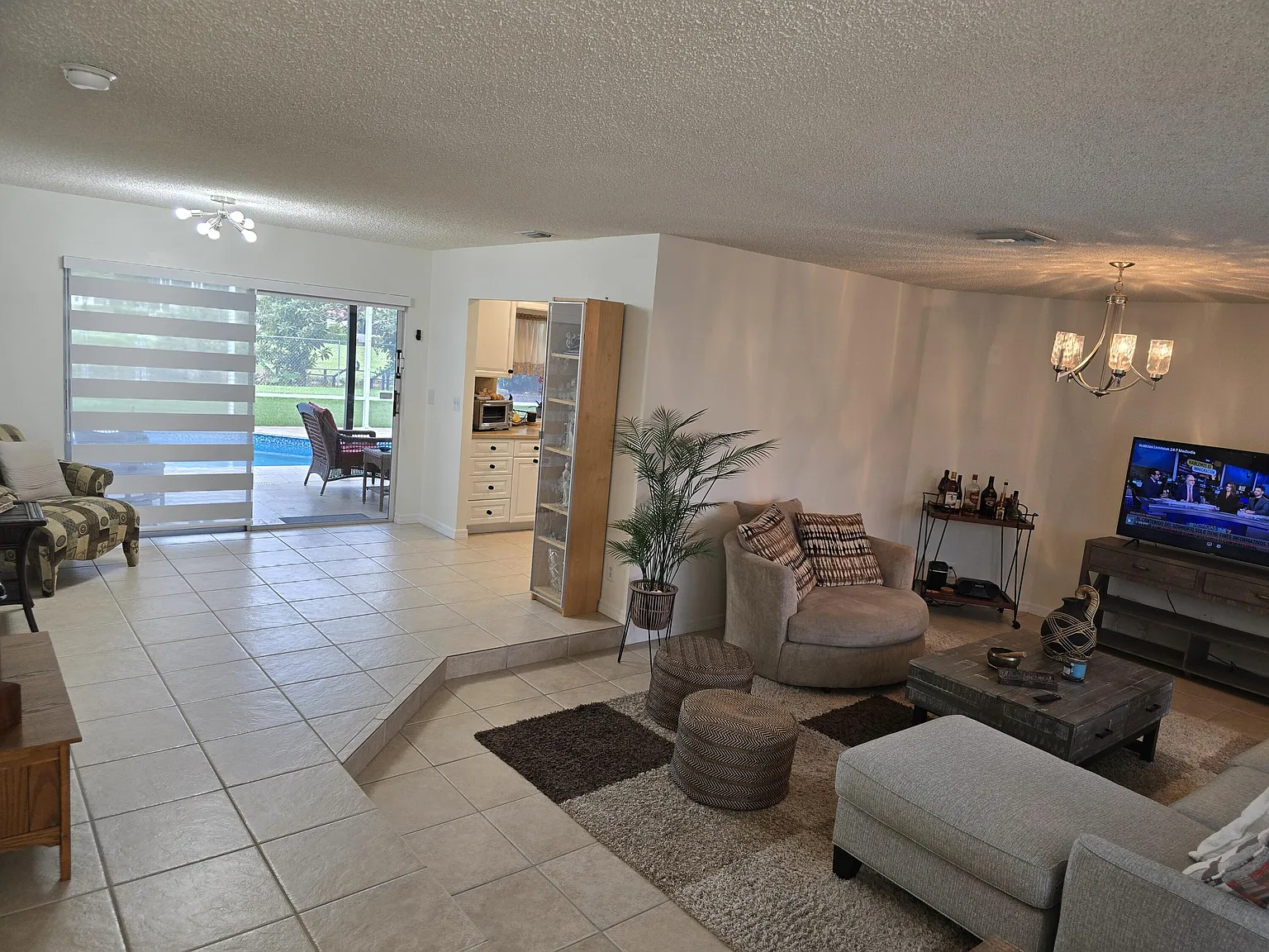 3 bed, 2.0 bath, 1788 sqft, $3,700 — Photo 2