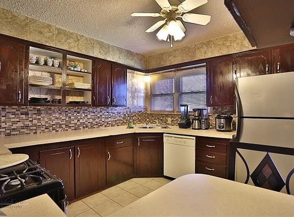 3rd image of 1470 N Willis St