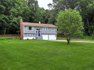 8 Pastors Walk, Newtown, CT 06470