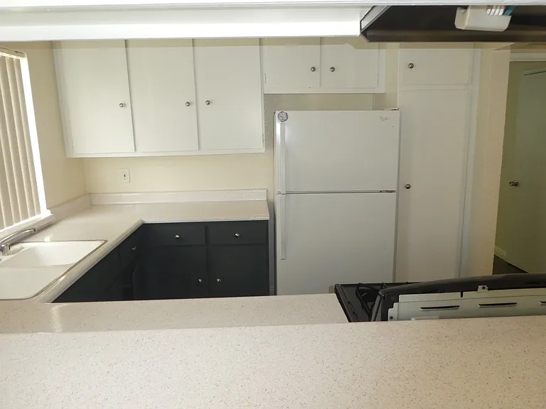 4453 Woodman Ave #9 — Photo 9