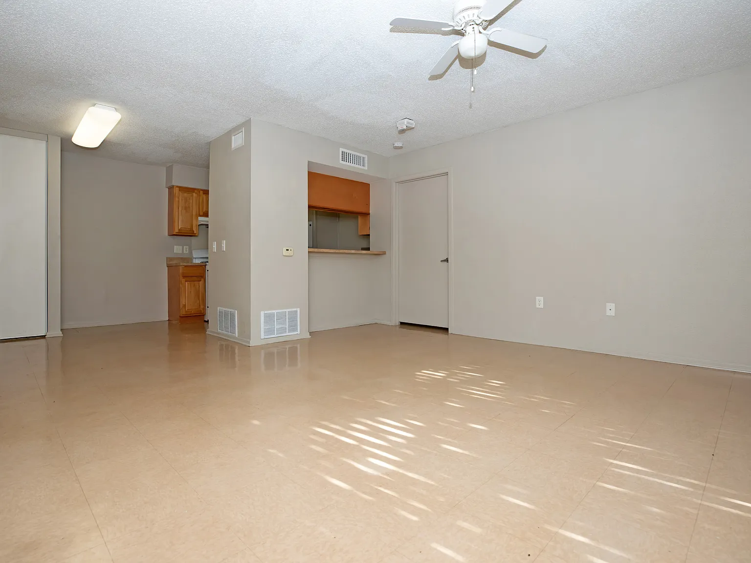 River Trails Apartments — Photo 4