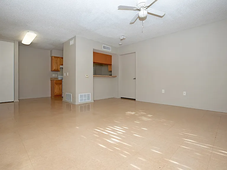 1-bedroom, 1 bathroom unit dining room
