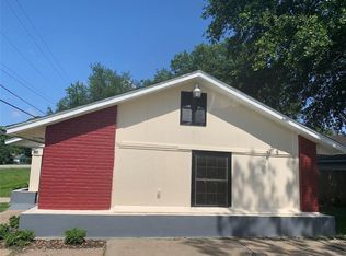 630 N 13th St, La Porte, TX 77571