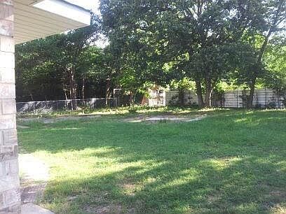 4th image of 1104 Seago Dr