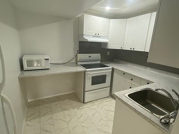 3rd image of 59 Princeton Cres W #59