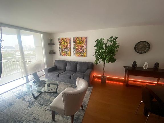 3rd image of 18071 Biscayne Blvd APT 1102