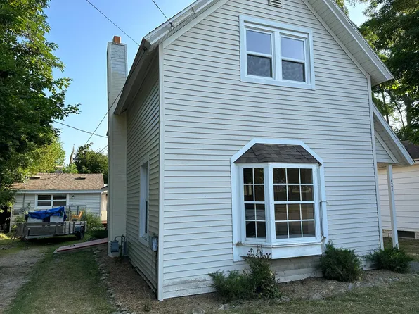 421 Carleton St, Petoskey, MI 49770