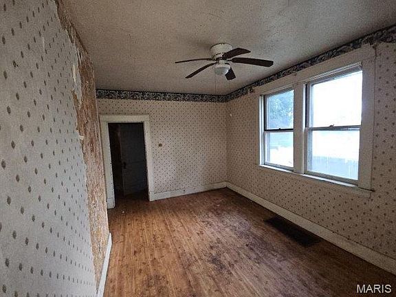 3rd image of 2201 Iowa St