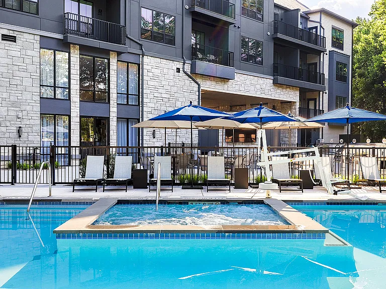 Swimming Pool & Jacuzzi
