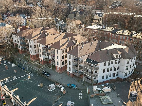 4th image of 10-24 University Rd