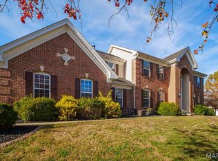 1460 Highland Valley Dr, Chesterfield, MO 63005