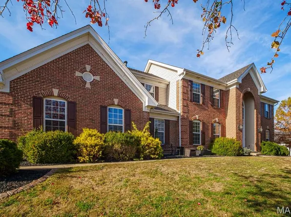 1460 Highland Valley Dr, Chesterfield, MO 63005