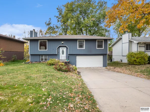 9405 Maplewood Blvd, Omaha, NE 68134