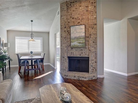 4th image of 1738 Canterbury Ln