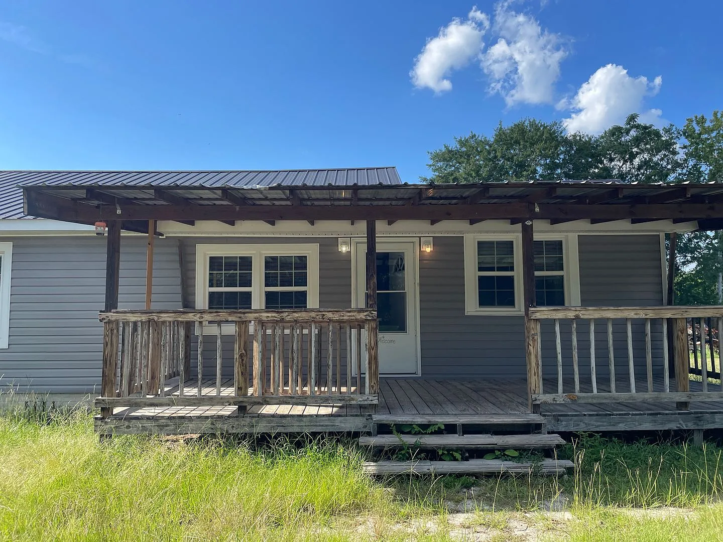 3 Bed, 1 Bath House — Photo 1
