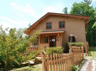 295 Thomas Rd, Hendersonville, NC 28739