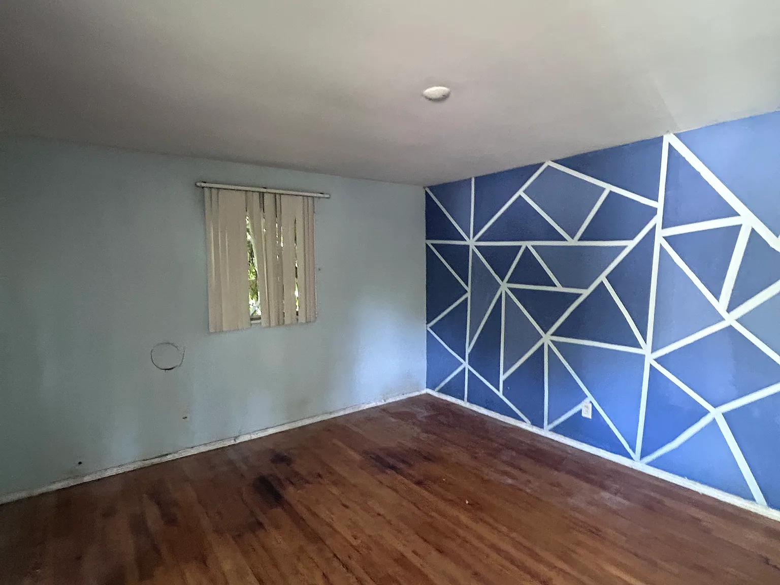 3 bed, 888 sqft, $975 — Photo 2