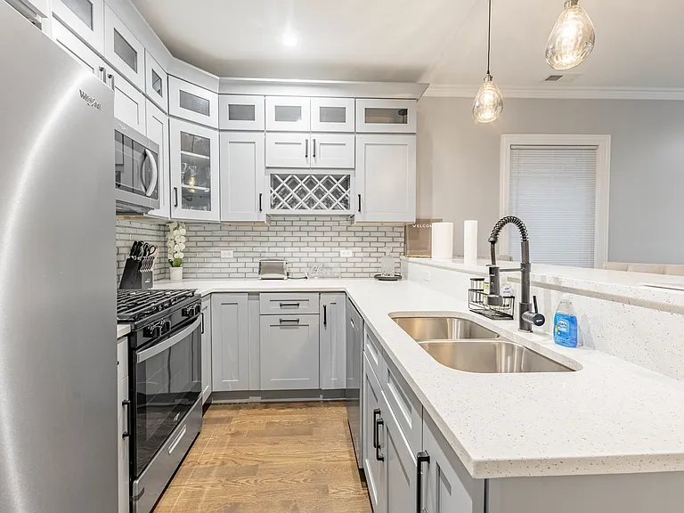 4634 S Langley Ave #2 — Photo 6