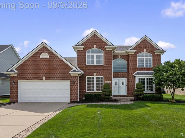 16016 Berry Ln, Macomb, MI 48044