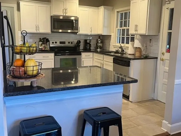 2600 Selwyn Ave — Photo 6