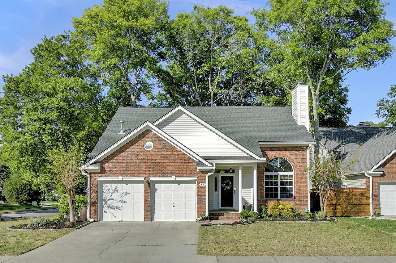 4 bed, 2.5 bath, 1945 sqft, $3,600 — Photo 1