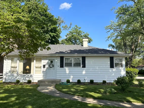 1215 Underwood Ter, Wheaton, IL 60189