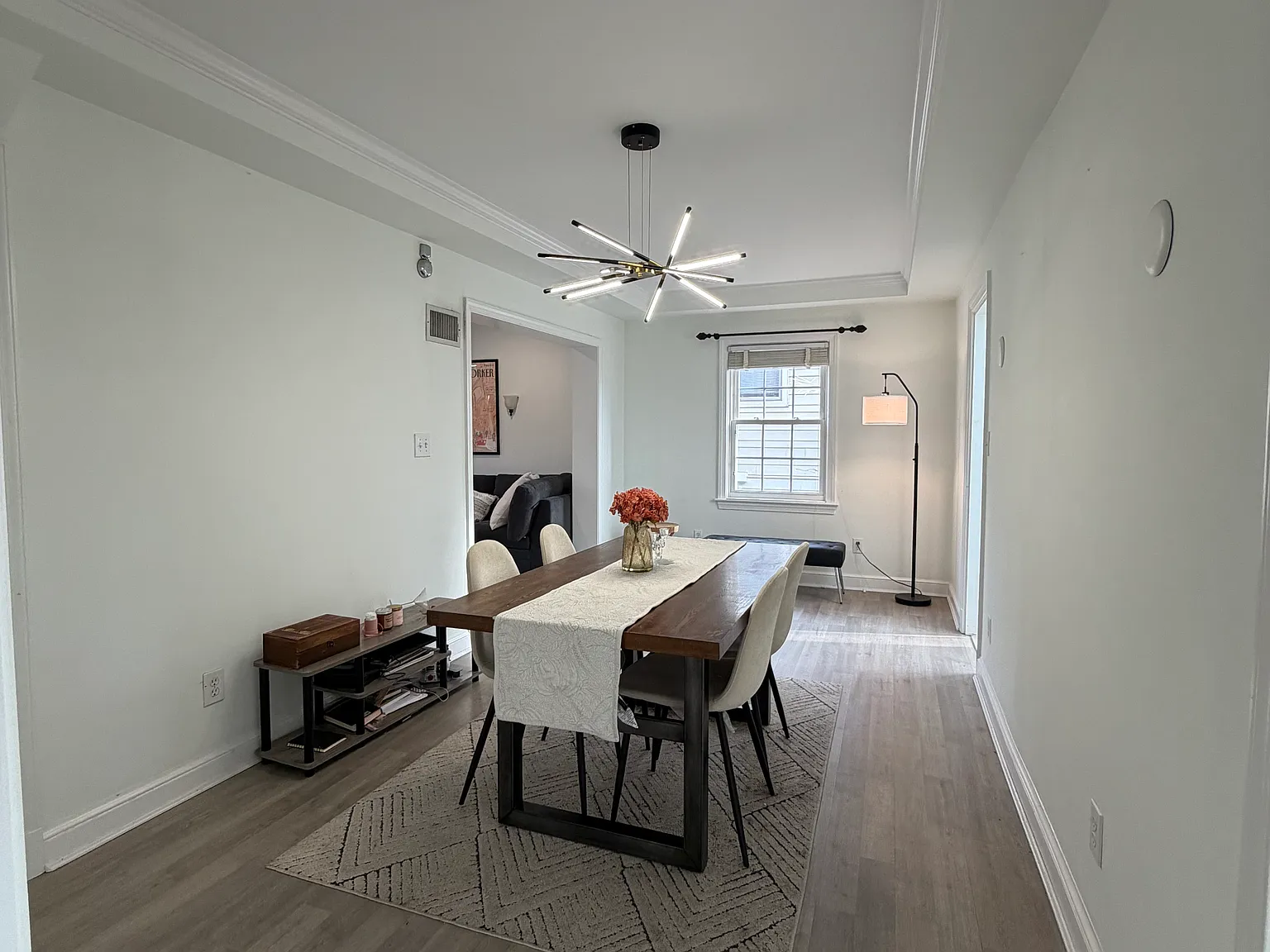 3 bed, 2300 sqft, $5,400 — Photo 2