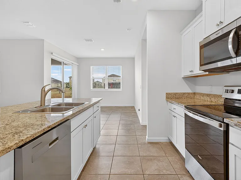 10552 SW Toren Way — Photo 14