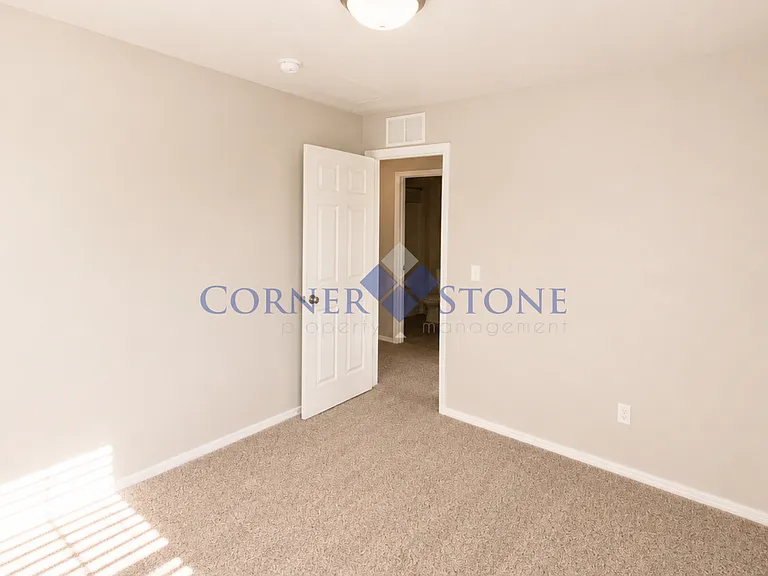 657 N Manship Ave — Photo 20