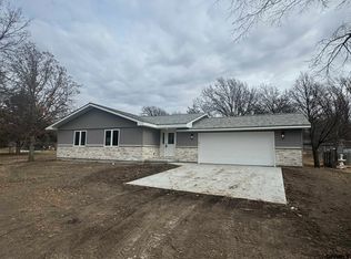 142 Grove Ave, Crete, NE 68333