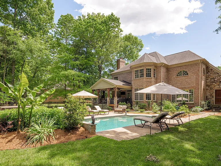 405 Pondview Ct — Photo 31