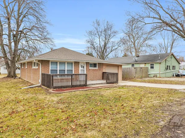 214 Augusta St, Mahomet, IL 61853