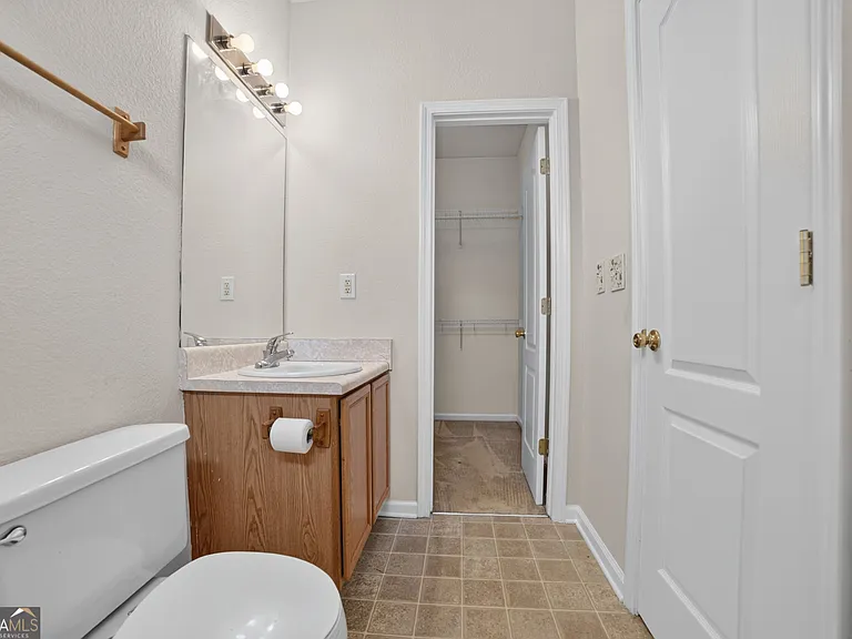 636 Oakland Hills Dr — Photo 16