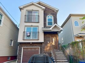 942 Olive St, Elizabeth, NJ