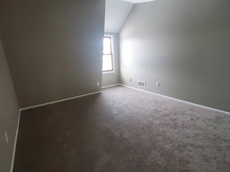 8827-9281 S Woodland Dr — Photo 3