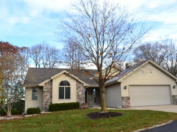 588 Ledgewood Dr, Fond Du Lac, WI 54937