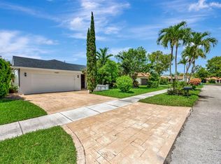 11605 SW 100th Ter, Miami, FL 33176