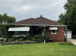 3440 S 46th St, Greenfield, WI 53219