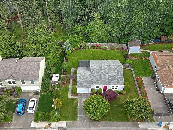 Large level lot that backs to green.